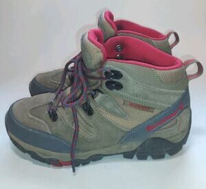 Bear paw Hiking Boots. Brown Women’s Size 6.5 M comfort waterproof gorp corp